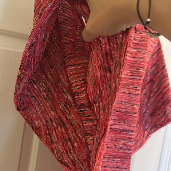 99% polyester, 1% spandex light weight summer top - Picture 4 of 5